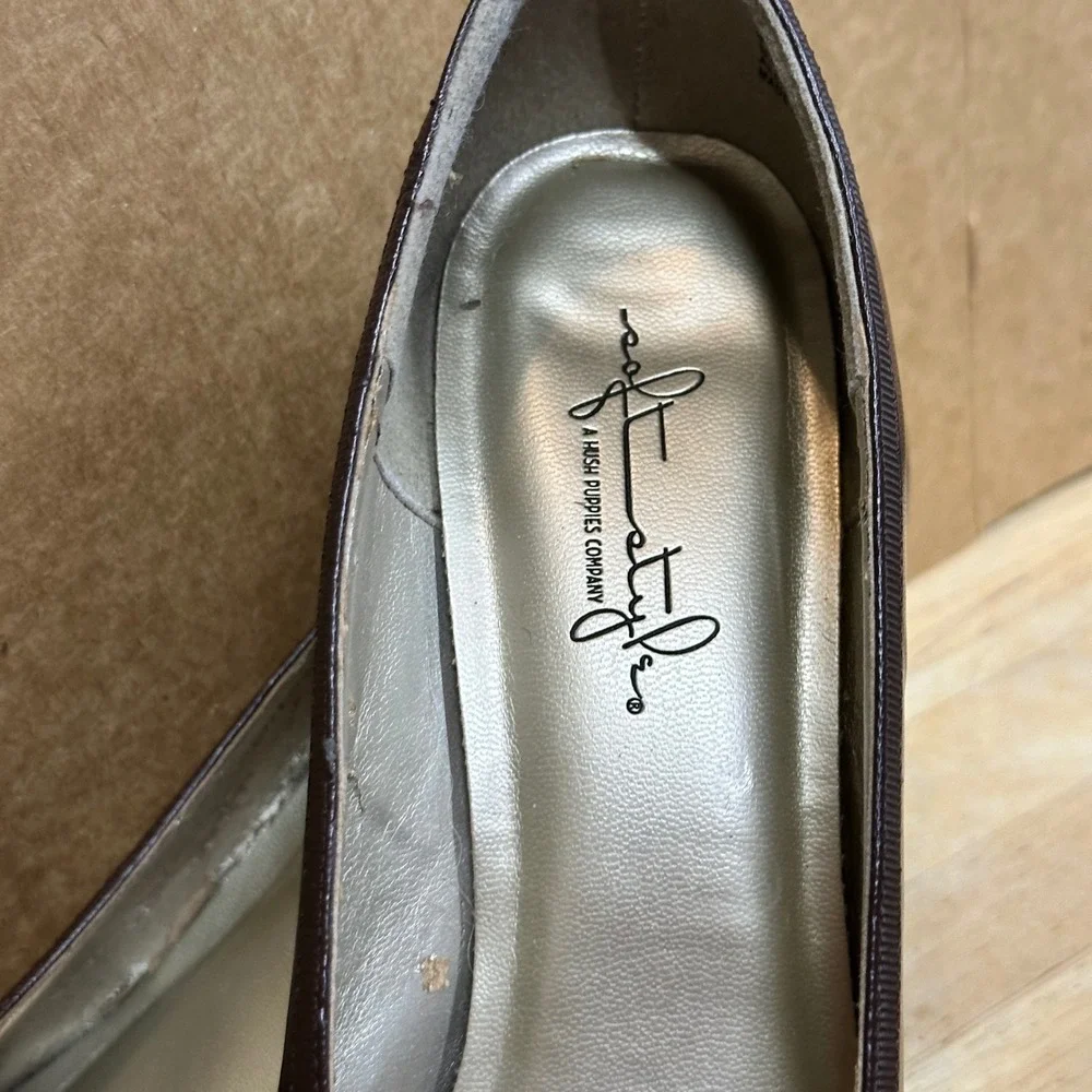 Soft Style Pumps Women 9.5 Brown Button Trim Block Heel H70436 Excellent